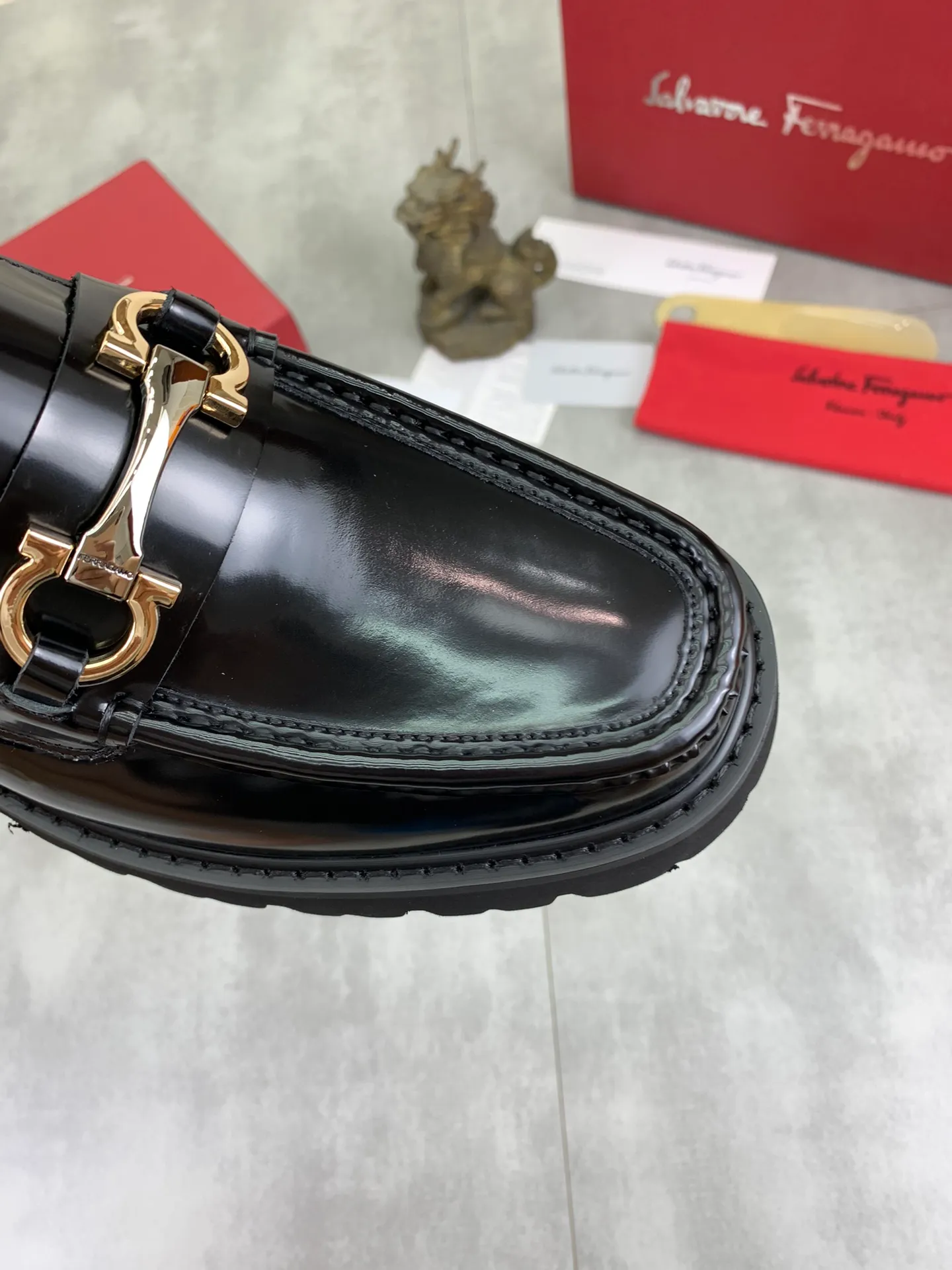 Men's Men's Shoes 💰P460💰[New Style] Water-dyed Niuli 🆘[Salvatore Ferragamo] Ferragamo's latest casual business leather shoes for men! Available at counters simultaneously! The fabric is made of specially imported original calfskin, the lining is made of imported water-dyed cowhide, and the original lightweight foam outsole is absolutely luxurious and leads the fashion trend. Matching code: 38-45; 3️⃣ colors available